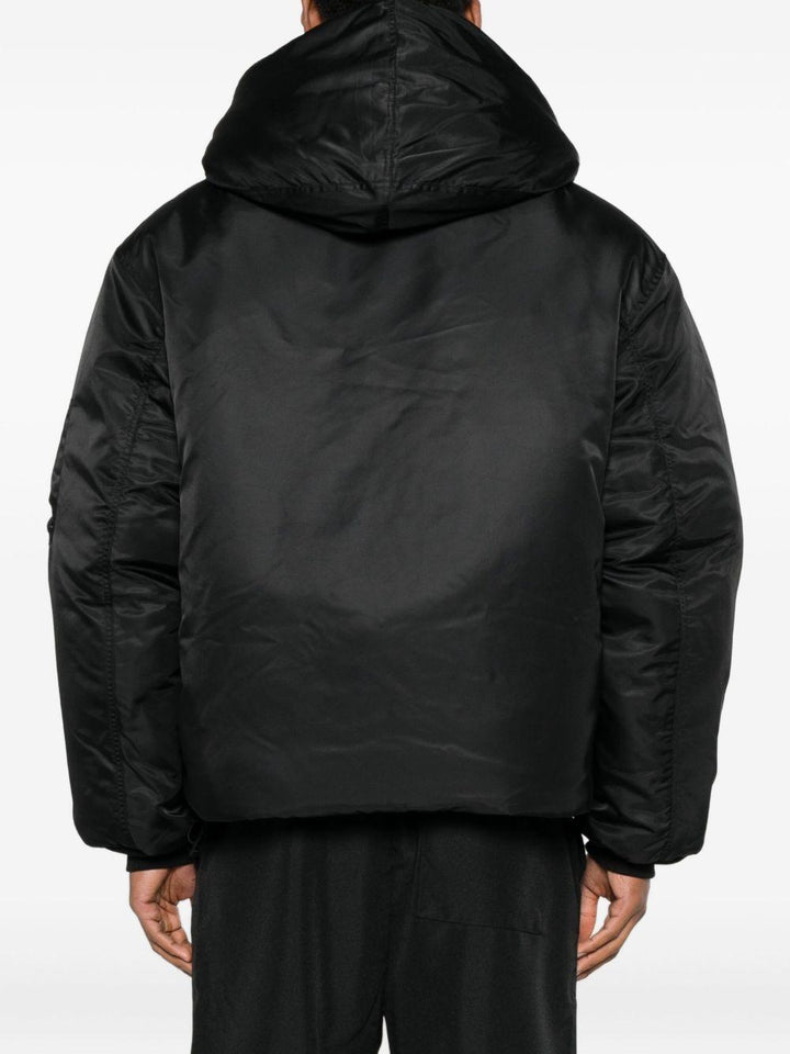 Bomber nero Peacemaker con cappuccio e zip 