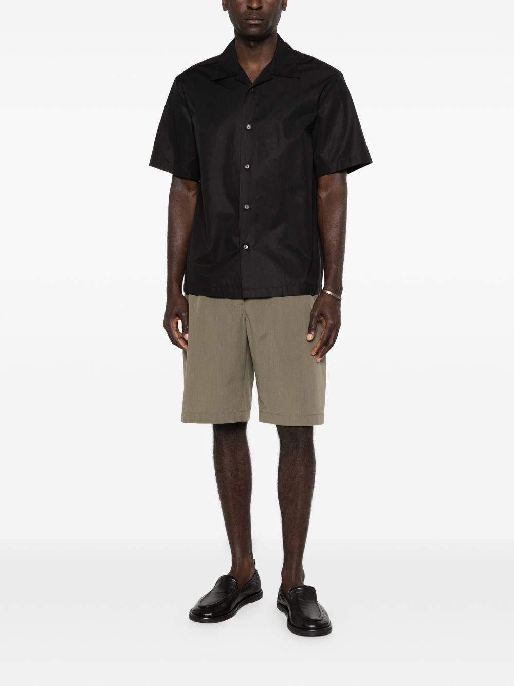 Camicia nera a maniche corte 