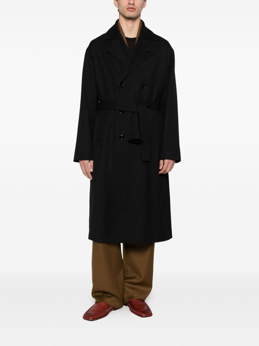 Cappotto doppiopetto nero con cintura 