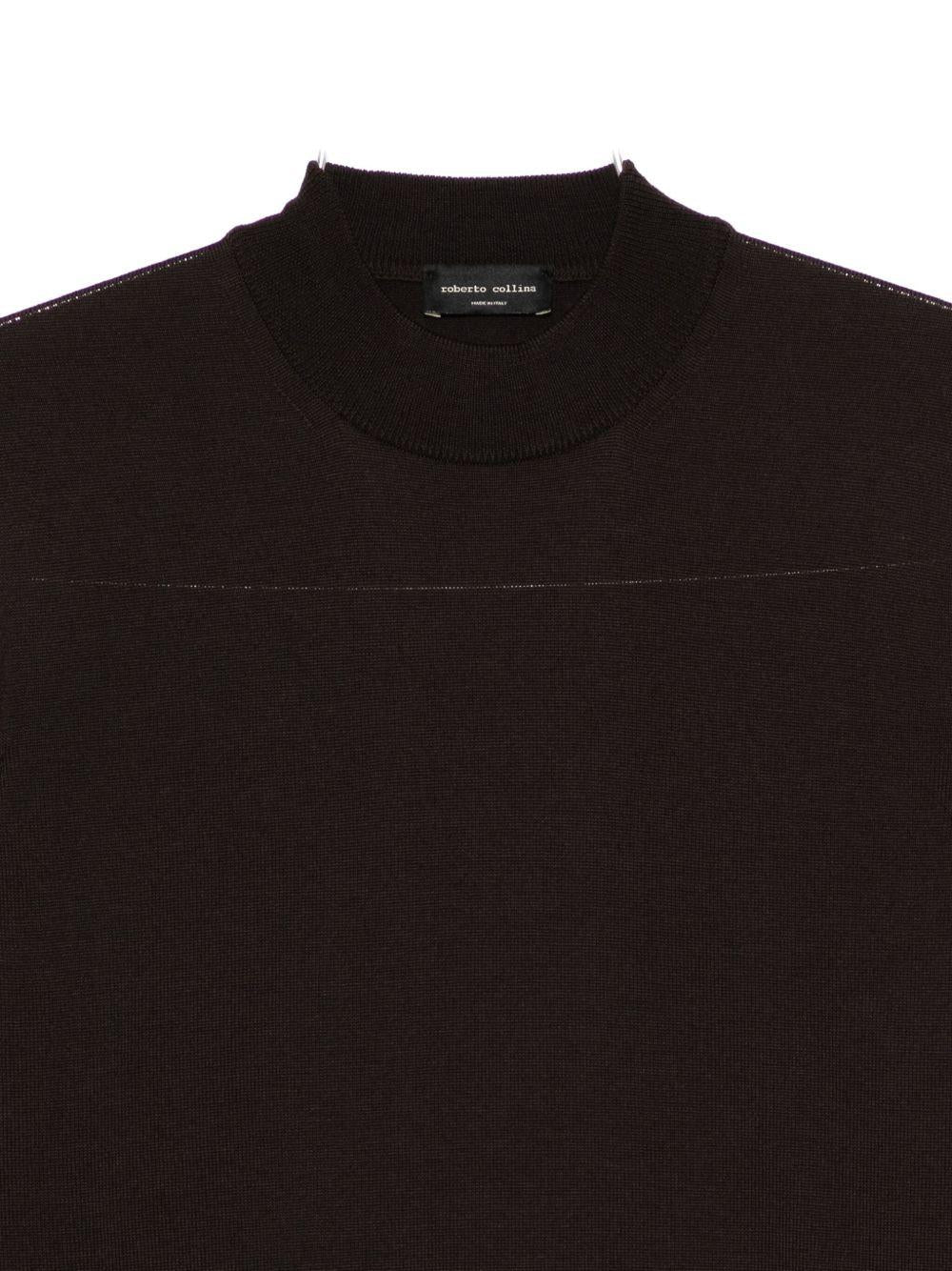 Maglione nero a collo alto 