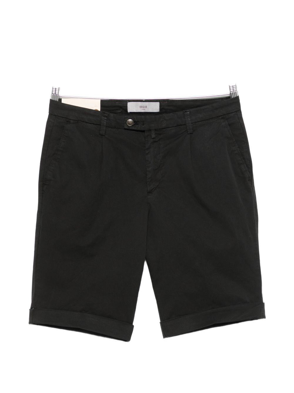 Shorts neri con risvolto 