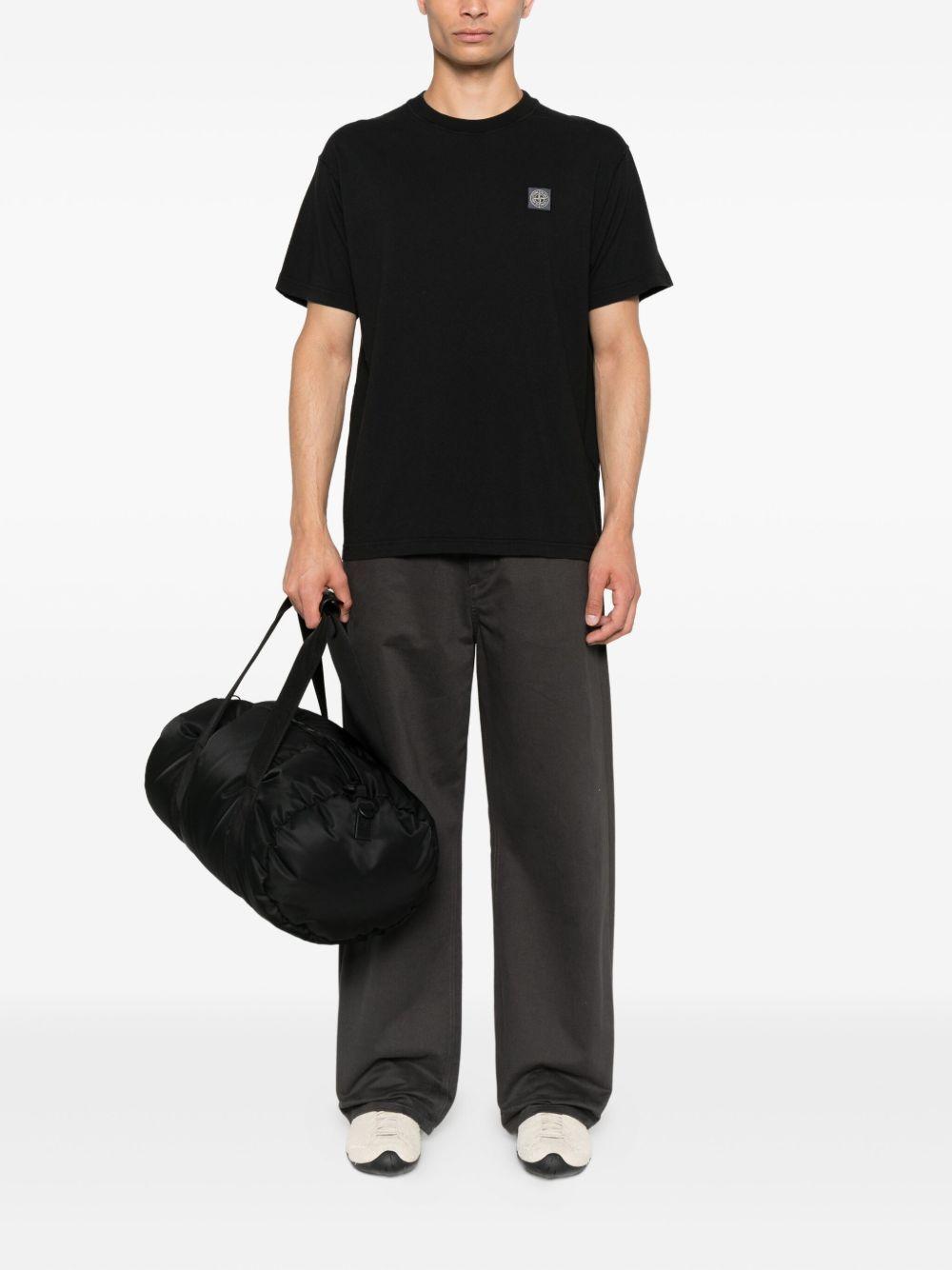 T-shirt nero con applicazione logo 
