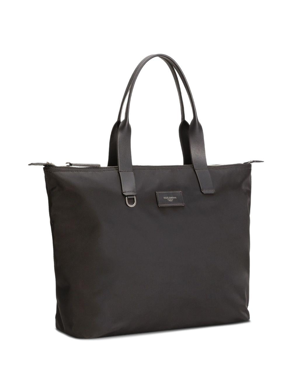 Borsa tote nera con placca logo e doppio manico 