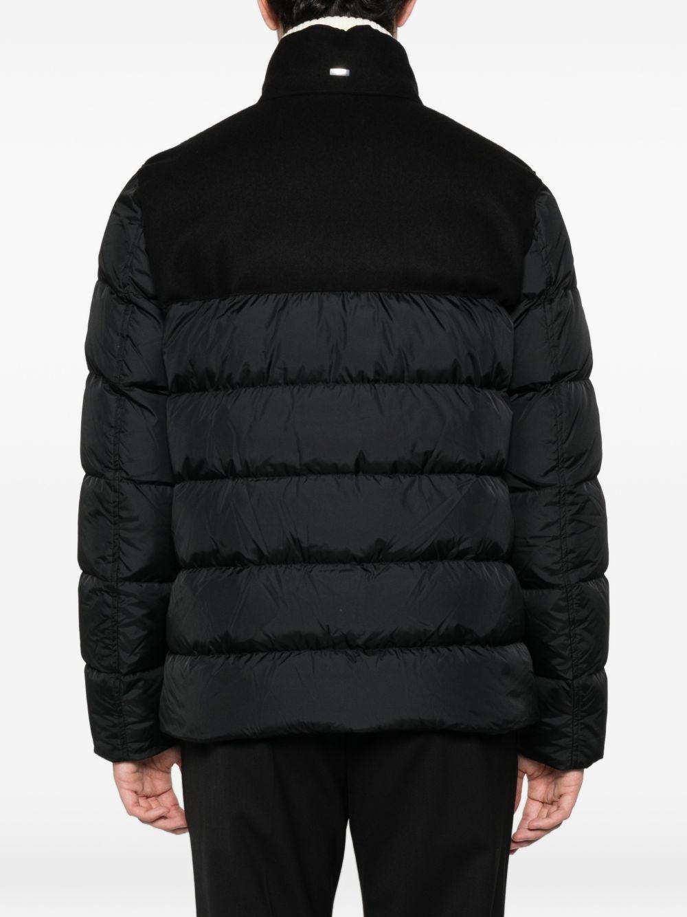 Giacca nera con zip e cappuccio 