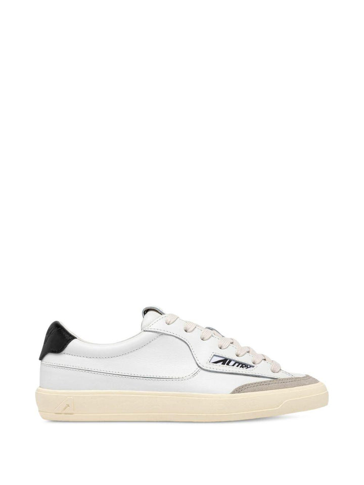 Sneakers bianche con pannelli in pelle 