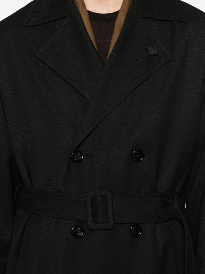 Cappotto doppiopetto nero con cintura 