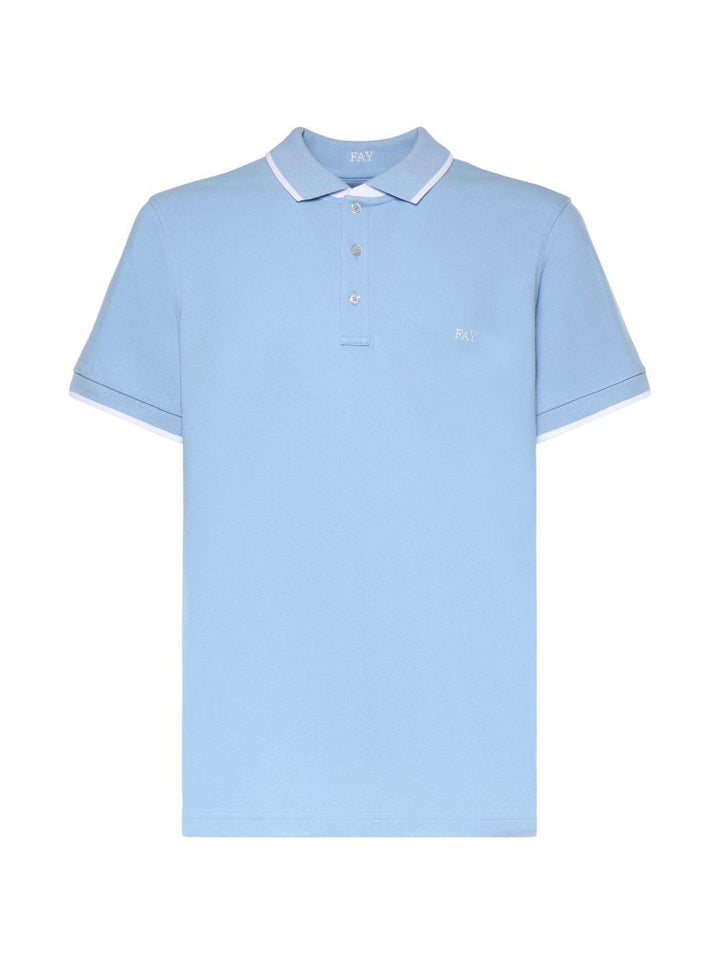 Polo azzurra con colletto a punta 