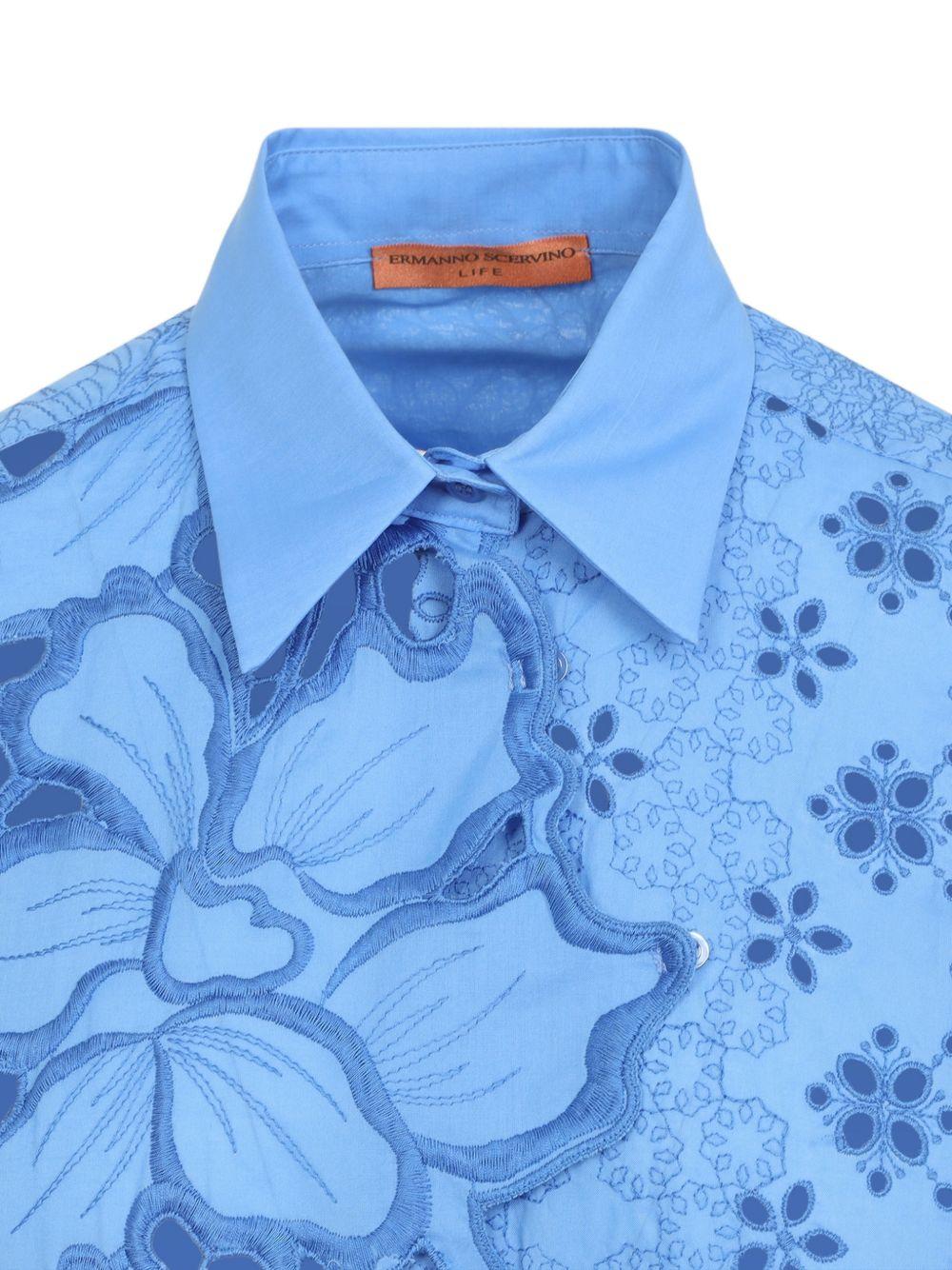 Camicia con applicazioni floreali 