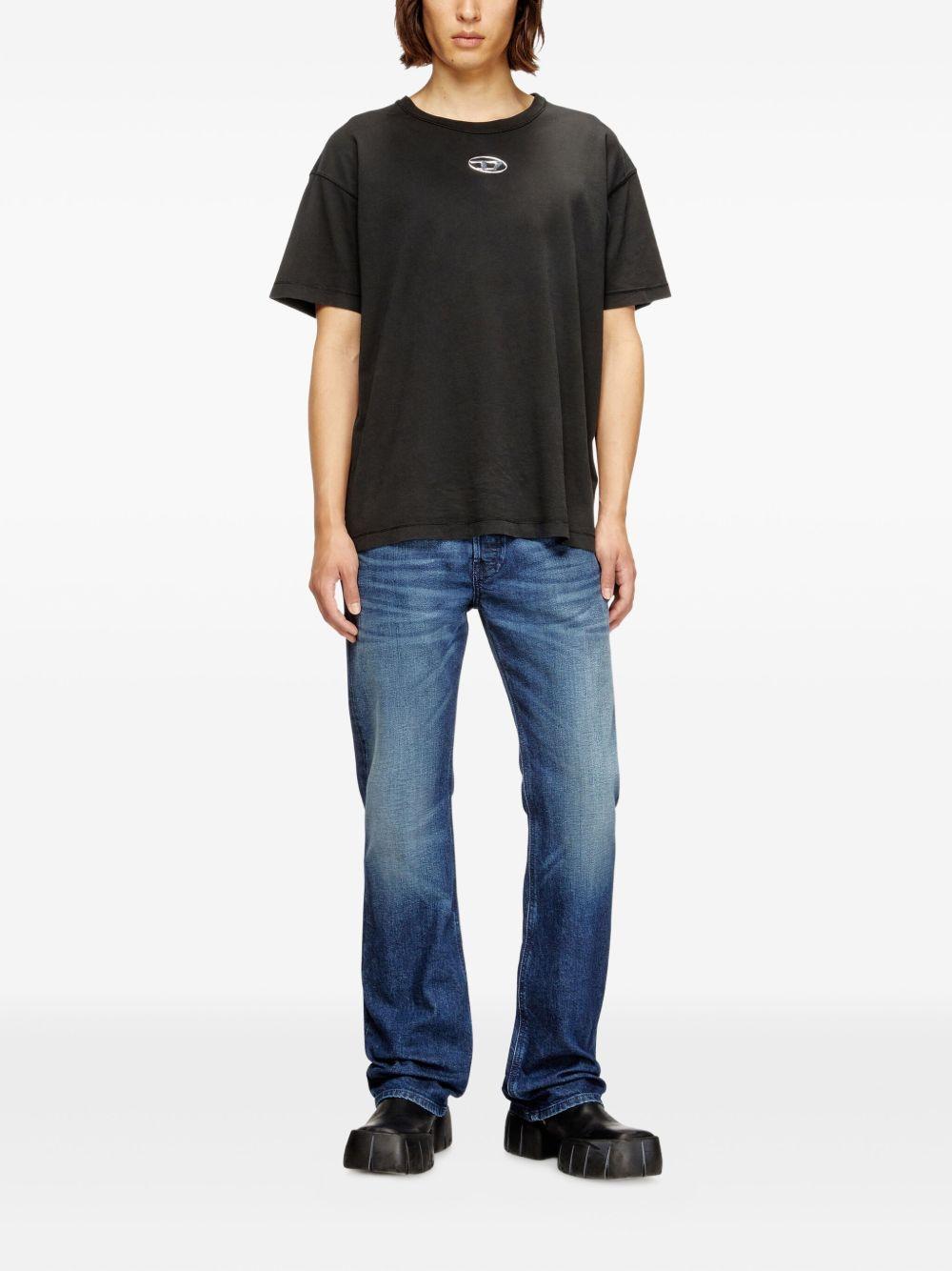 T-shirt nera 