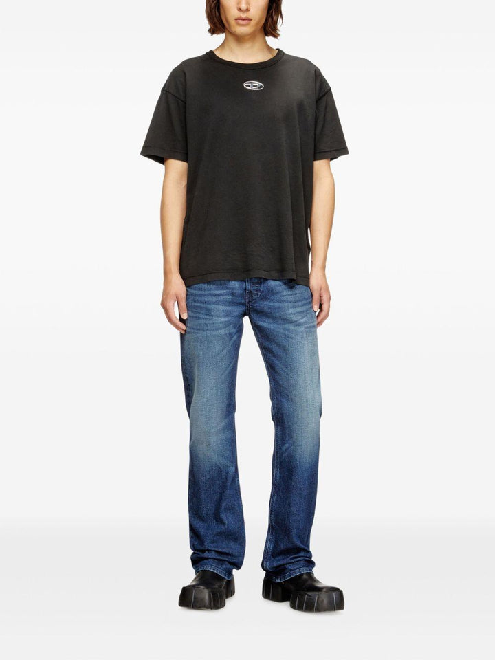 T-shirt nera 
