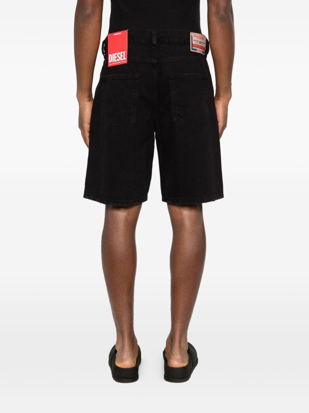Shorts neri con cinque tasche 