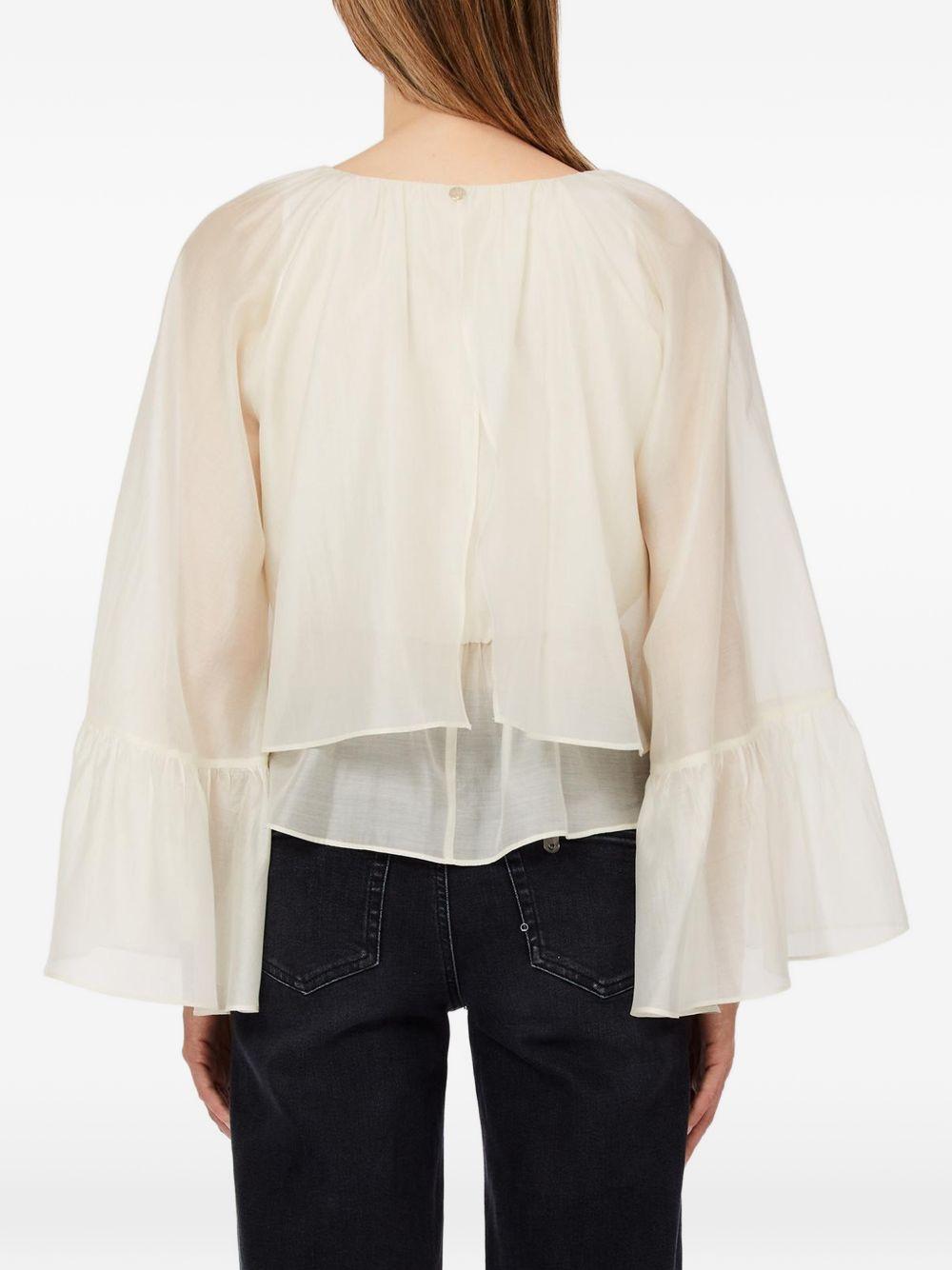 Blusa con maniche ampie 