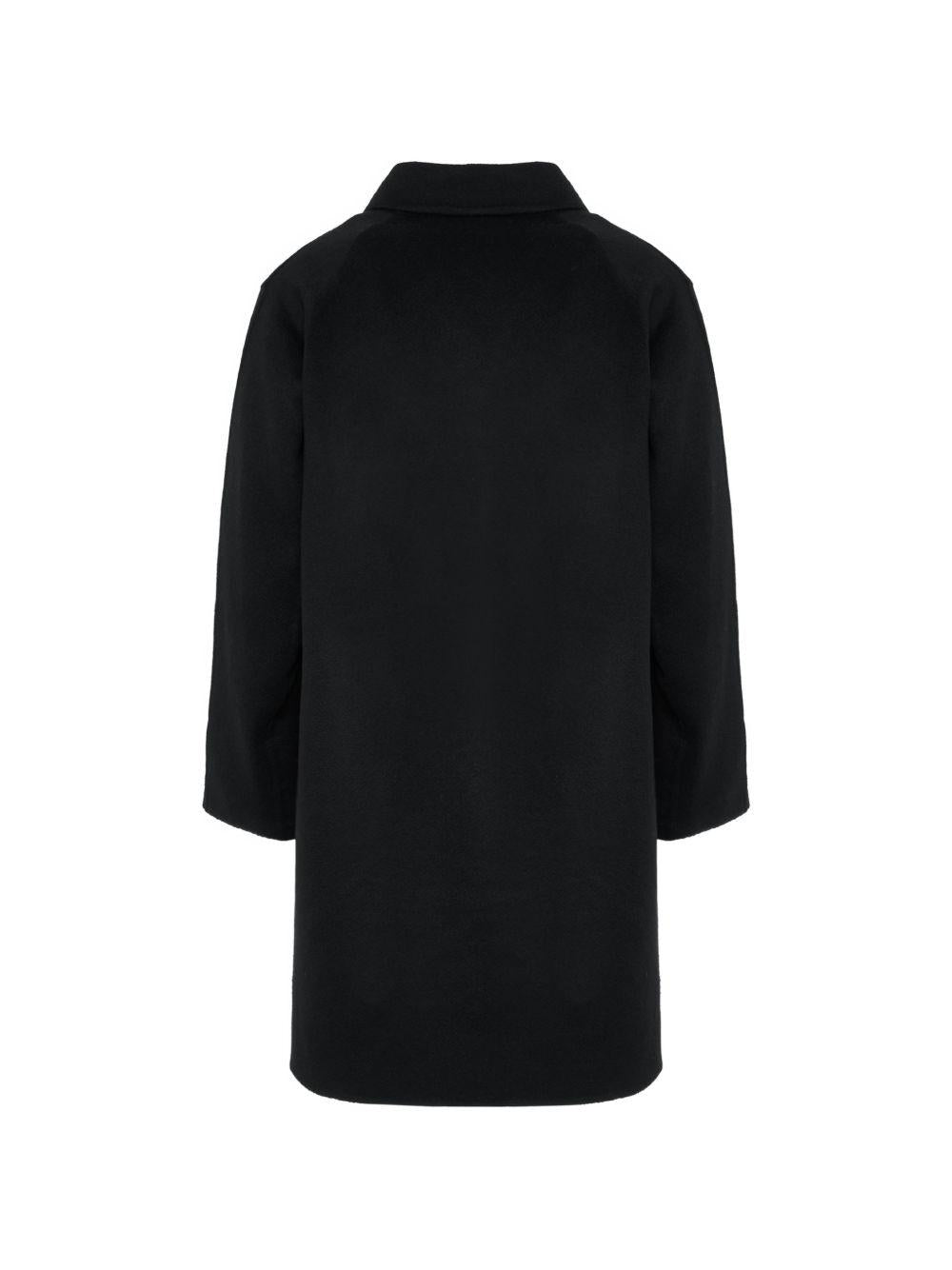 Cappotto nero con bottoni