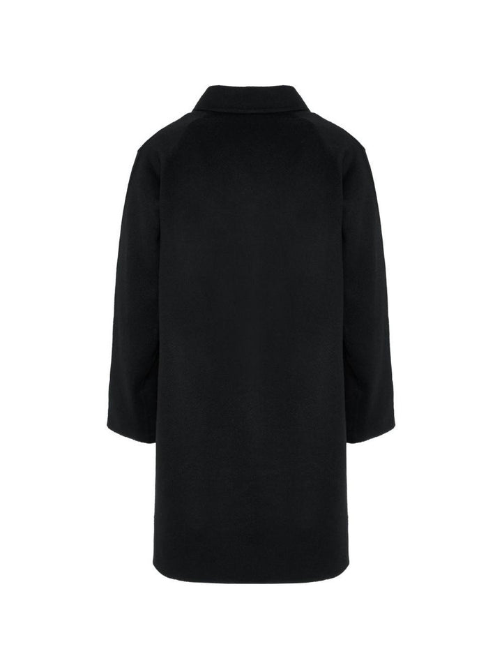 Cappotto nero con bottoni