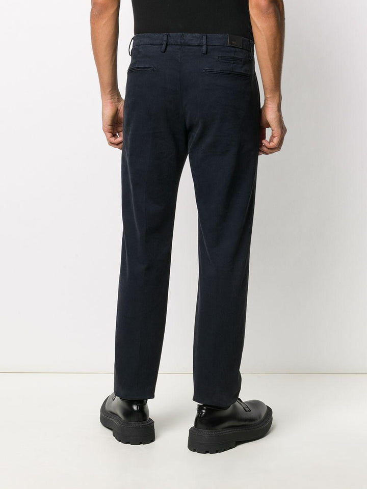 Pantaloni dritti con pieghe invertite 