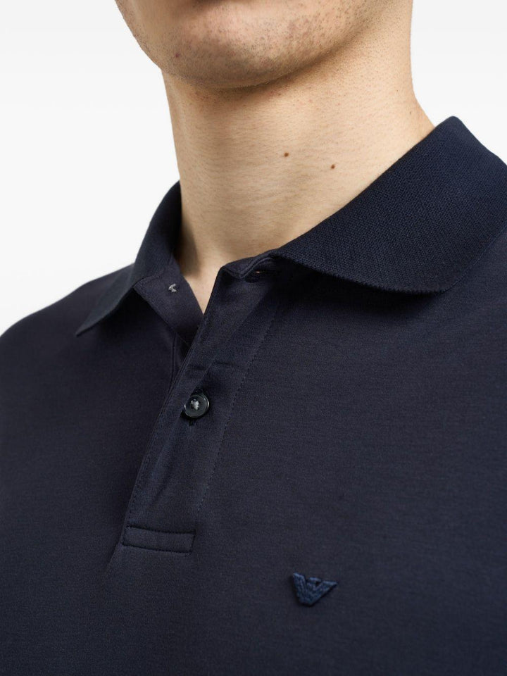 Polo blu con logo 
