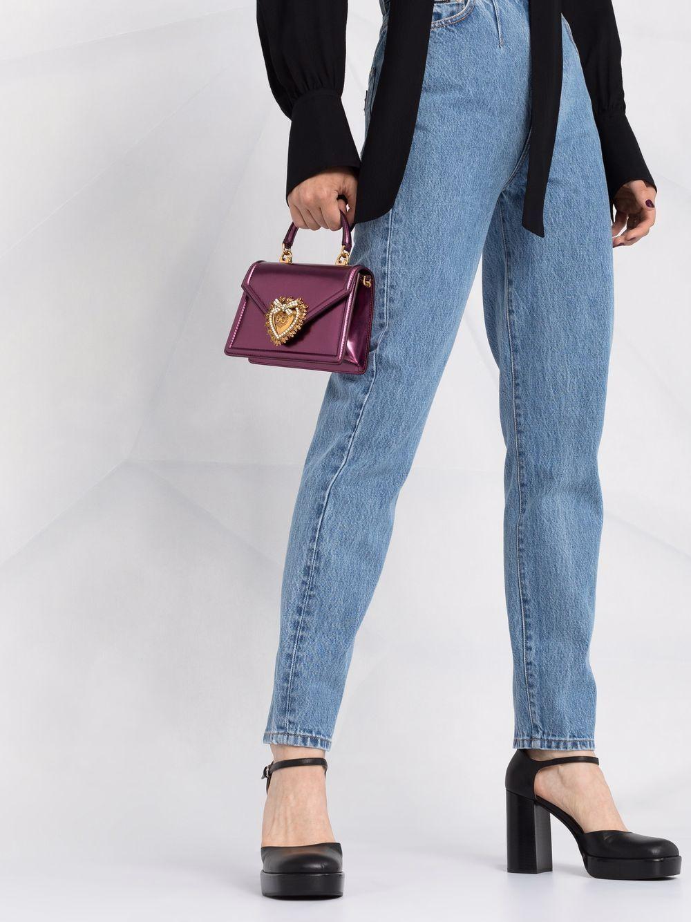 Jeans dritti con applicazione 