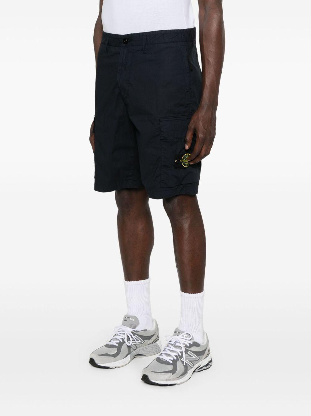 Cargo shorts blu navy con logo patch 