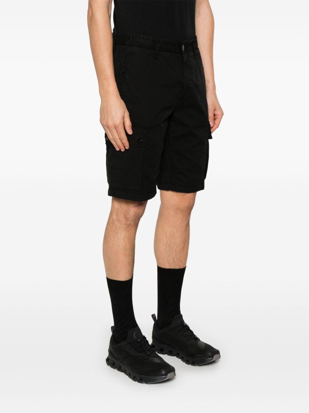 Cargo shorts nero con logo patch 
