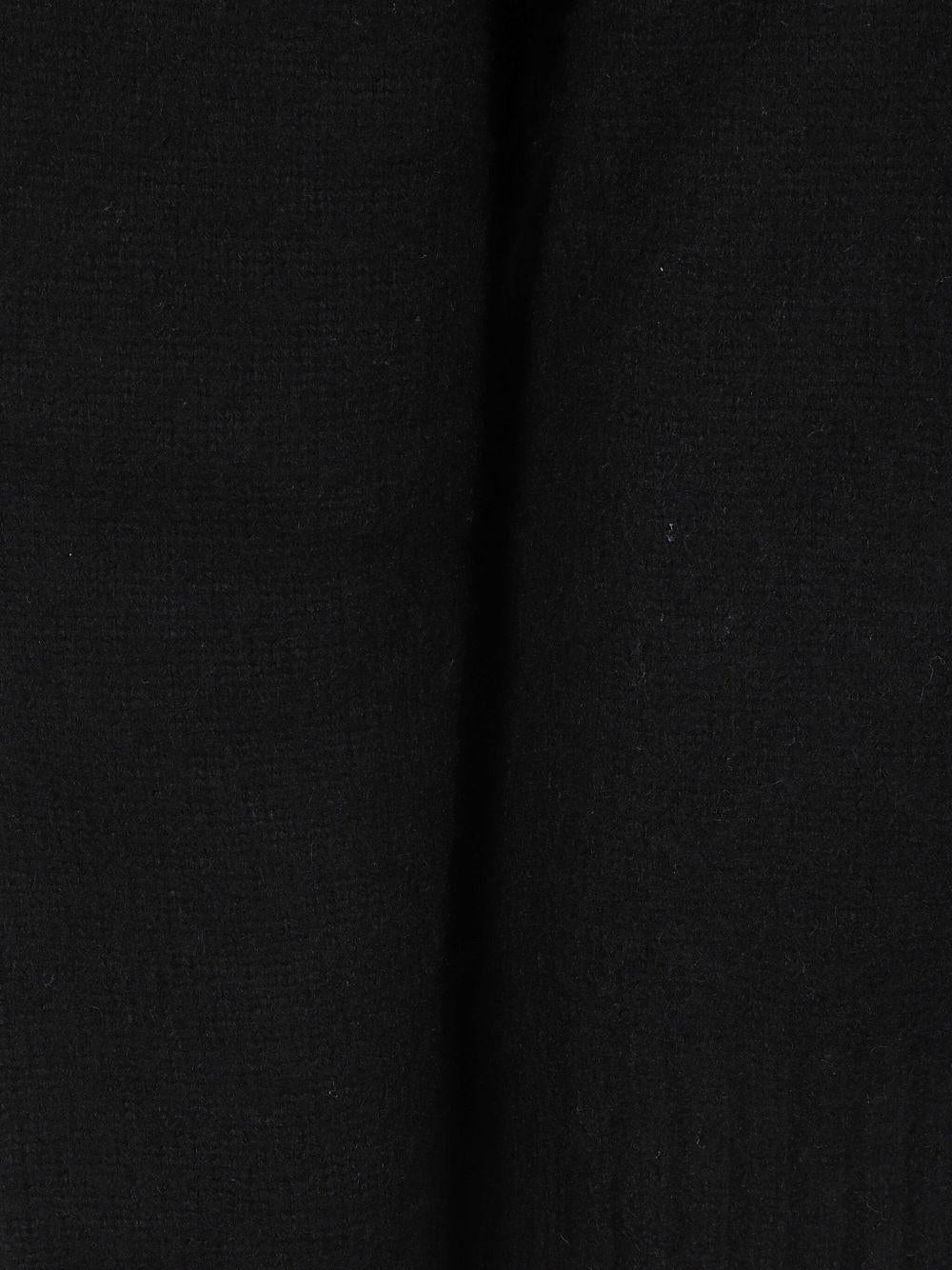 Maglione nero girocollo 