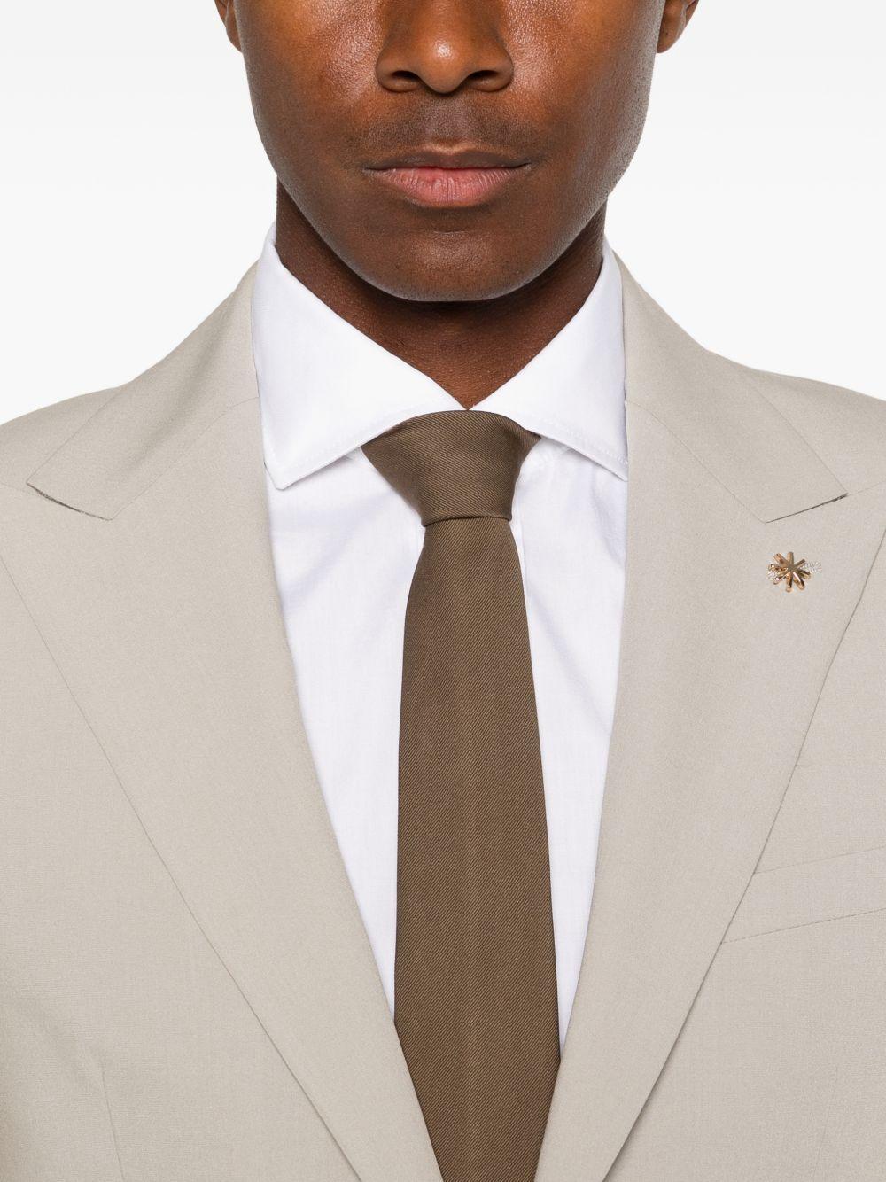 Abito beige monopetto con rever a punta 