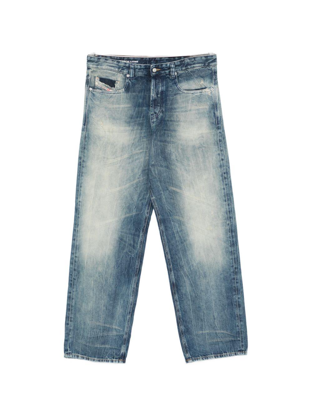Jeans blu con effetto distressed 