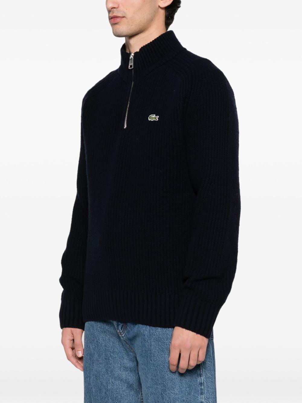 Maglione blu con applicazione 