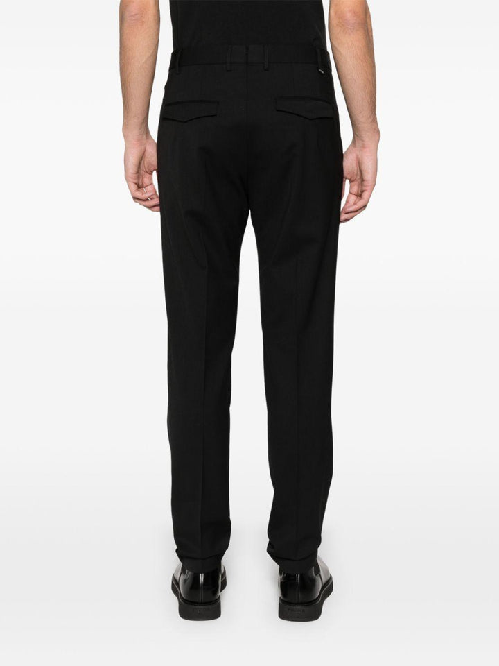 Pantaloni neri con risvolto 
