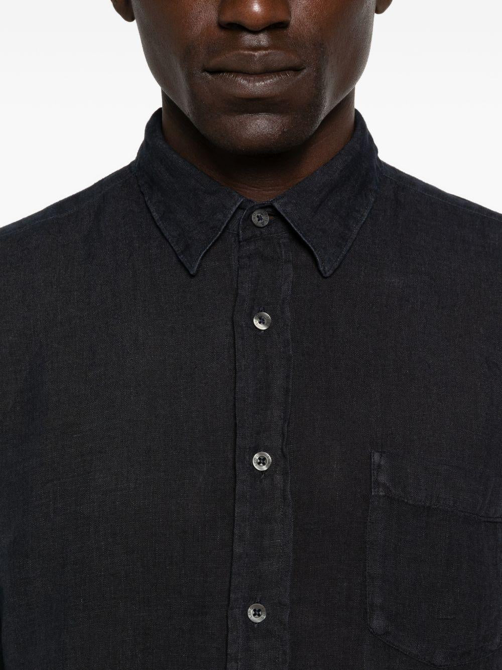 Camicia blu marine con taschino e cuciture a contrasto 