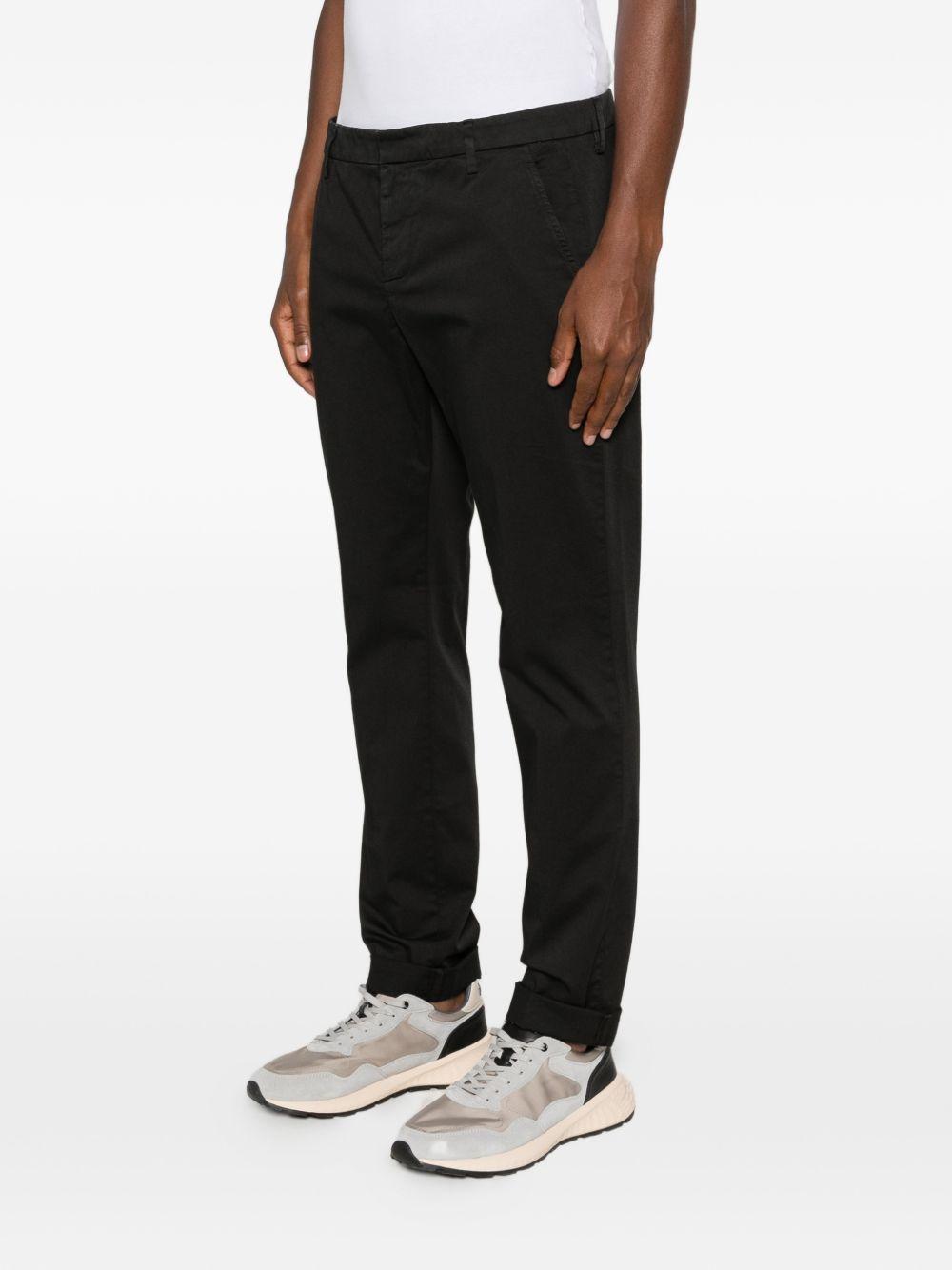 Pantaloni chino neri a gamba affusolata 