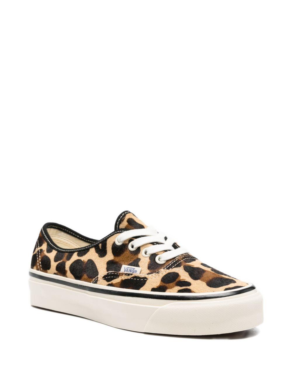 Scarpe con stampa leopardata 
