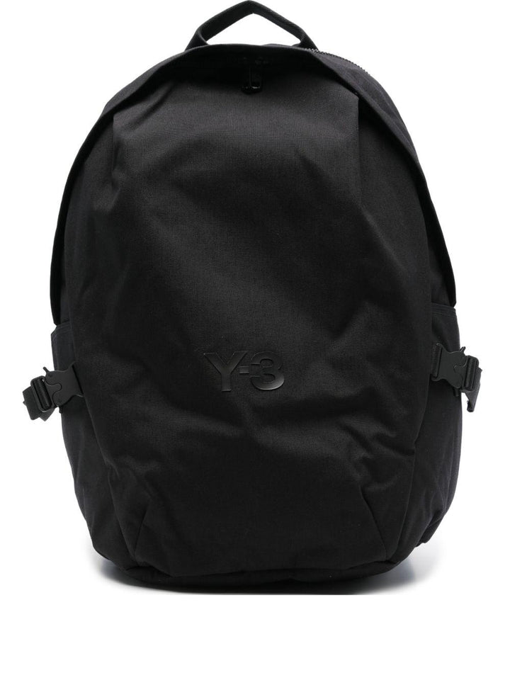 Zaino nero con placca logo 