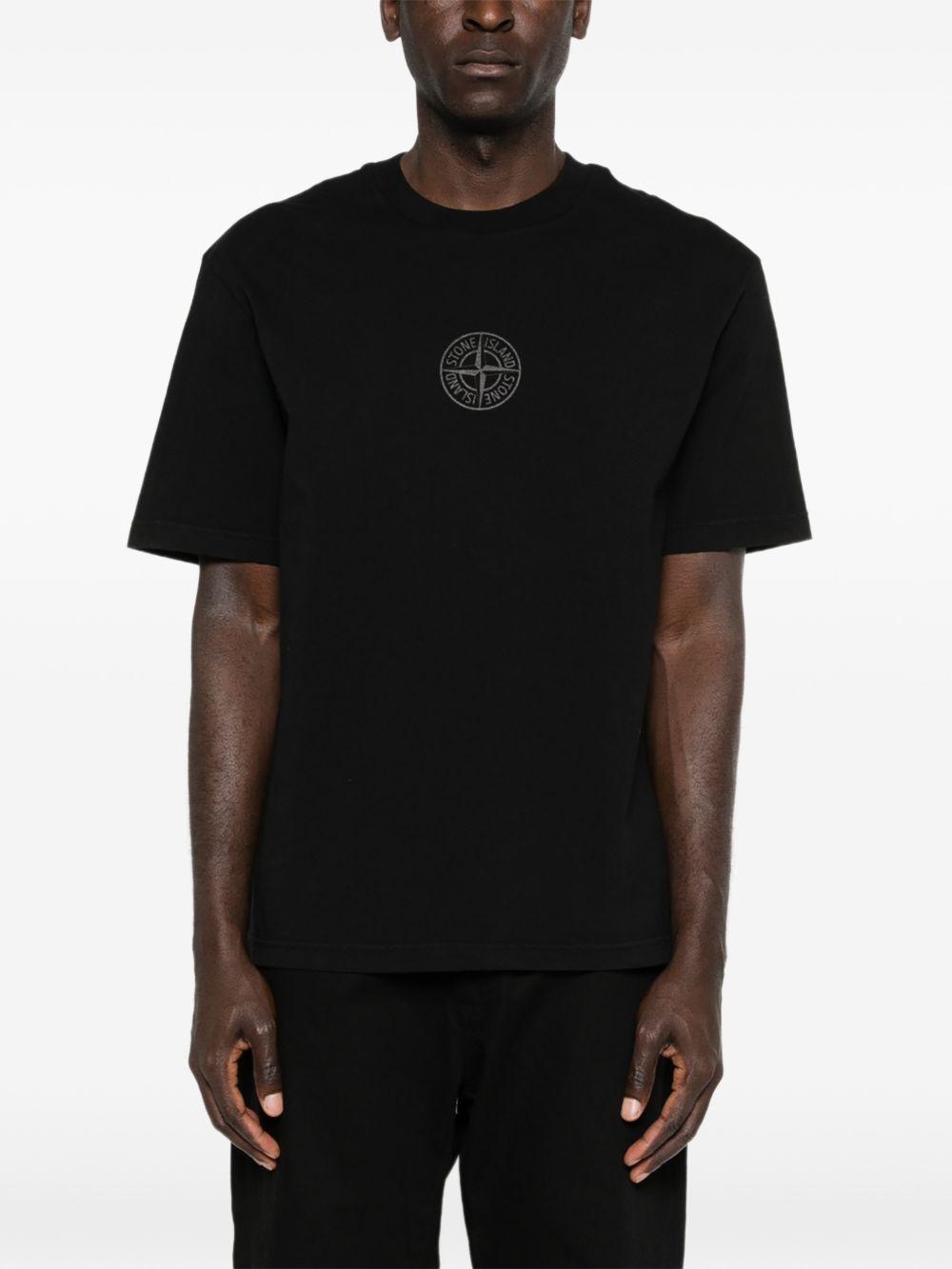T-shirt nera con logo 