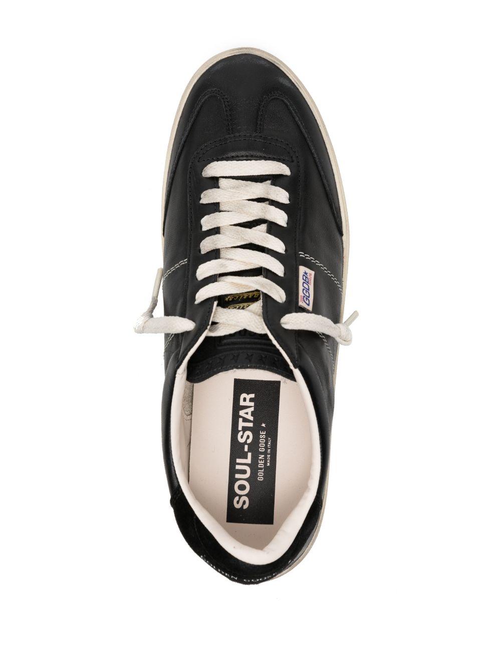 Sneakers nere