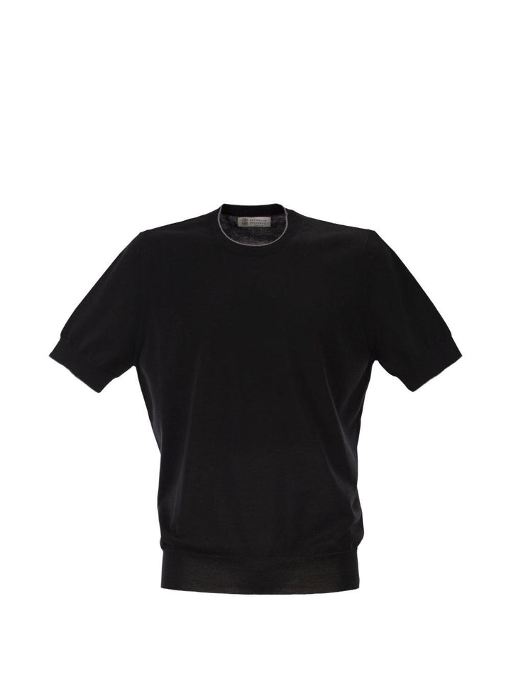 T-shirt nera a costine 