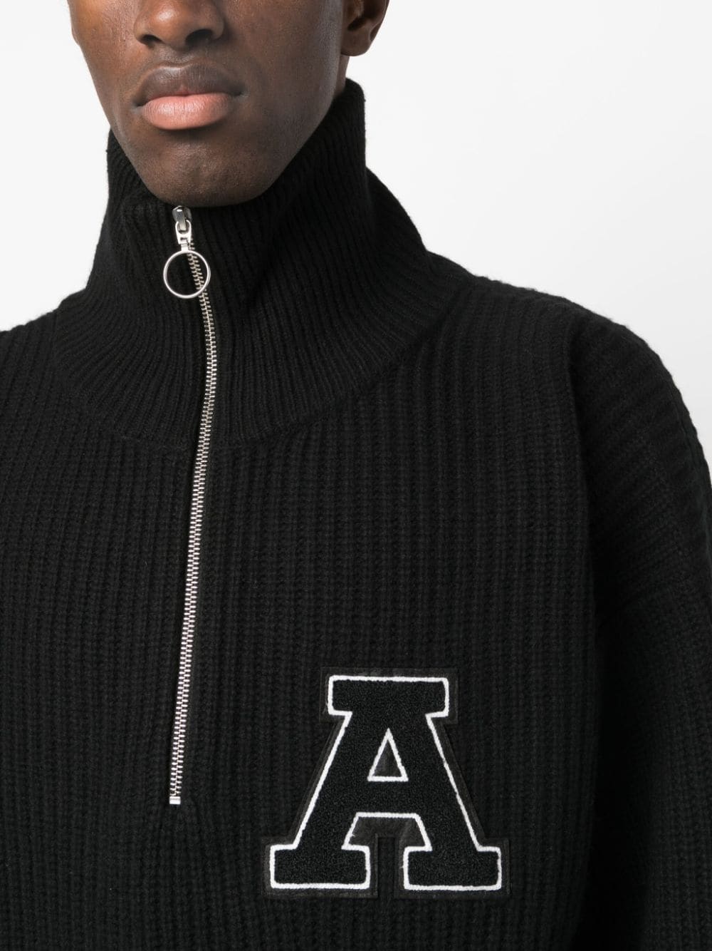 maglione nero con zip