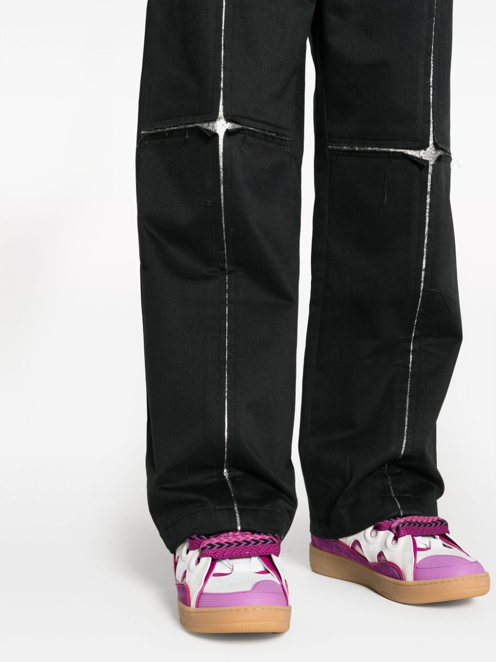 pantalone nero dettagli metallici