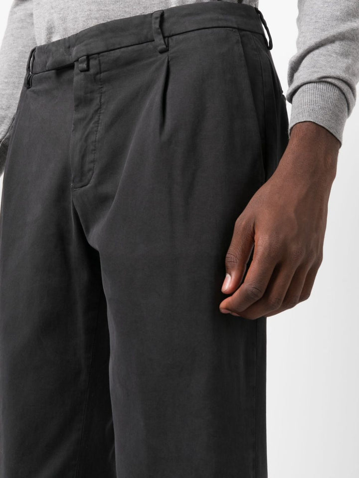 pantalone chino grigio