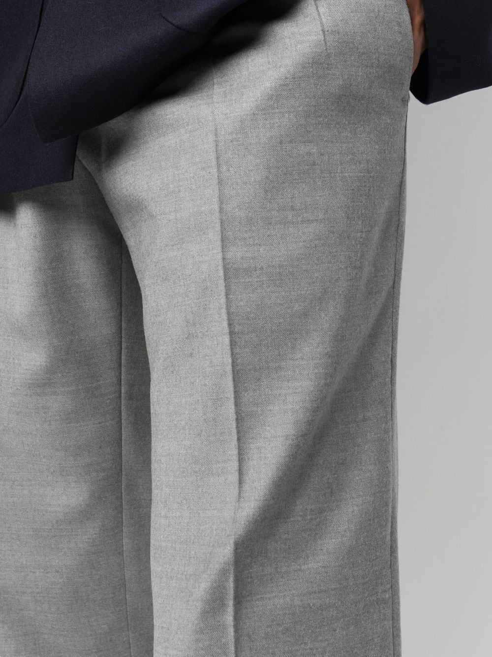 pantalone quartieri grigio con fibbia