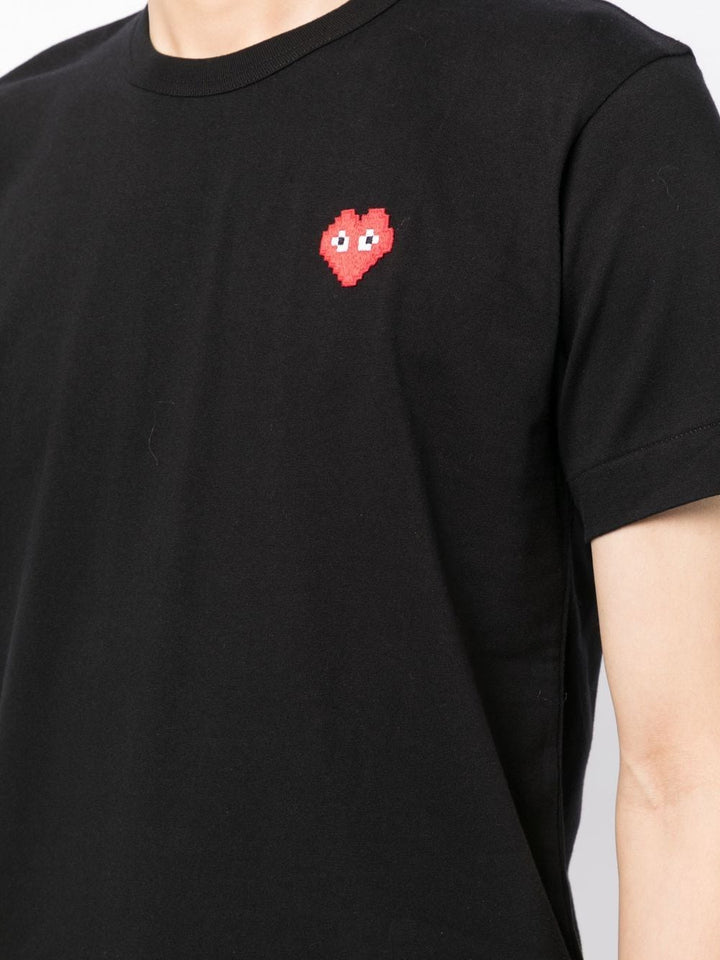 t-shirt nera red heart pixel