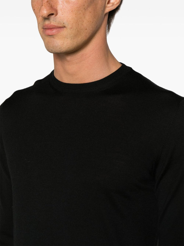 maglione nero in lana sottile