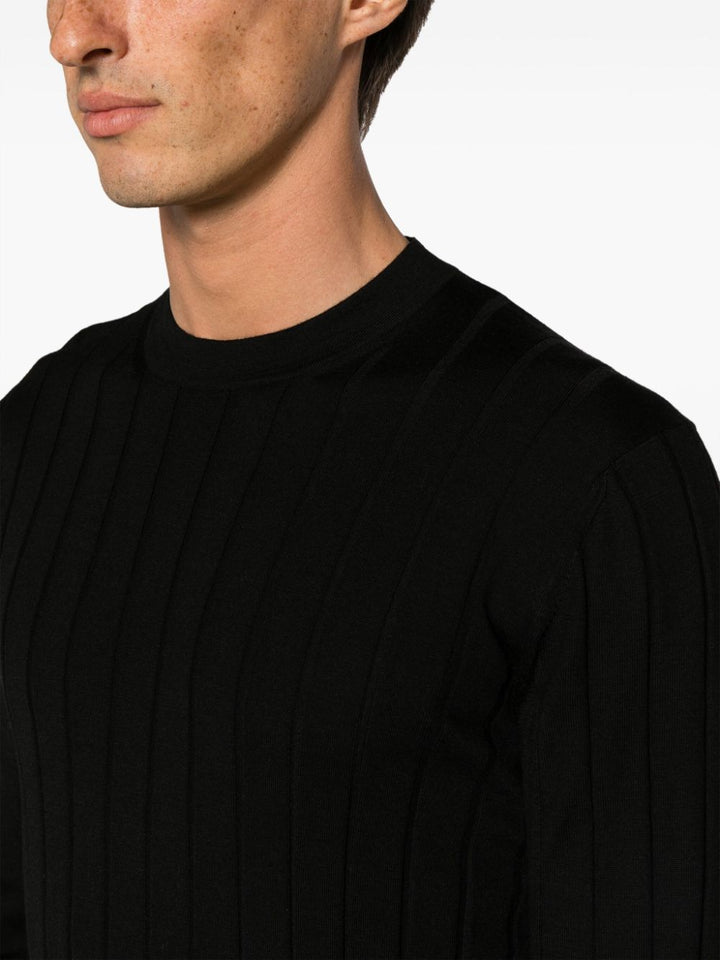 maglione nero a coste