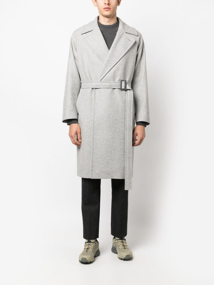 cappotto doppiopetto grigio con cintura