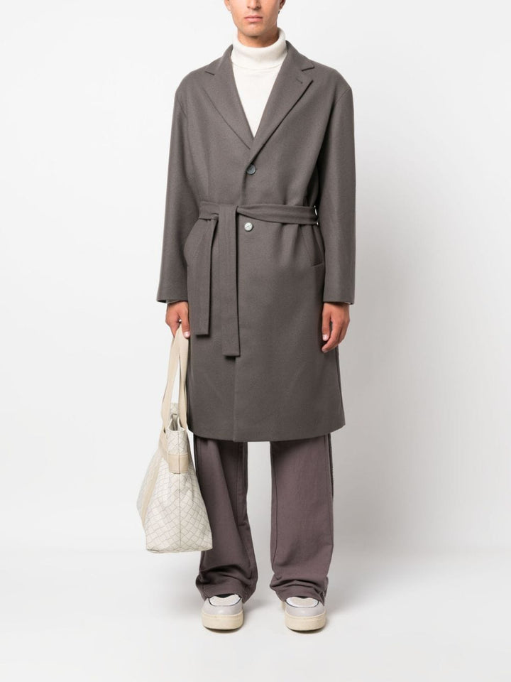 cappotto monopetto grigio con cintura